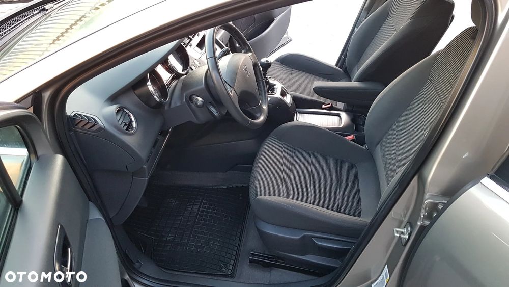 Peugeot 5008 HDI 115 Allure - 11