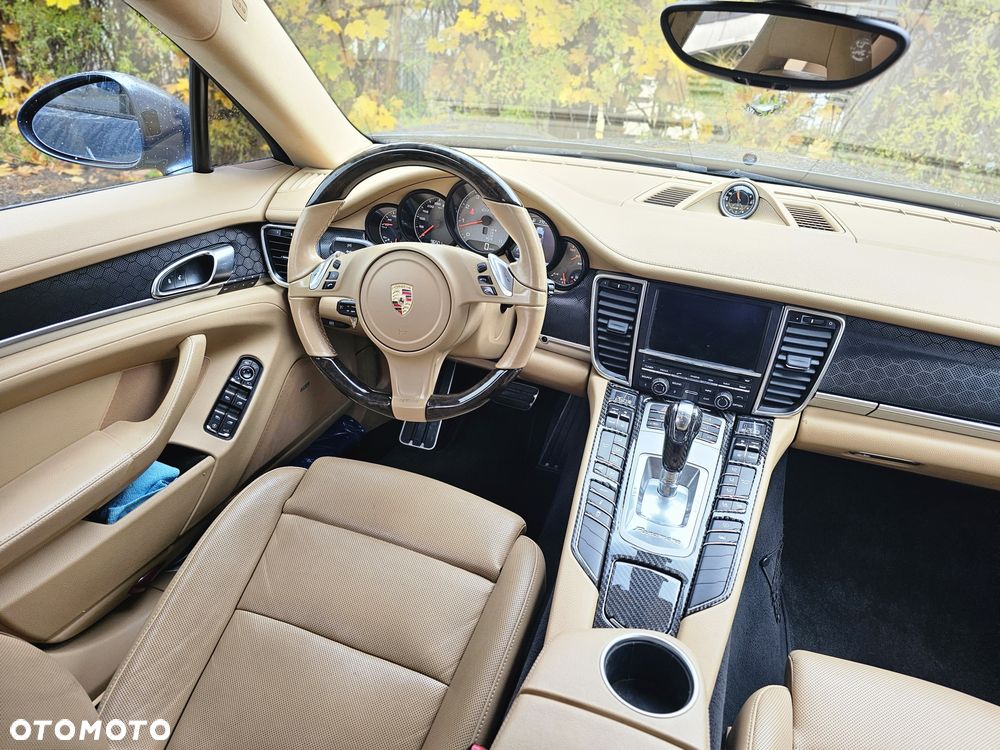 Porsche Panamera - 12