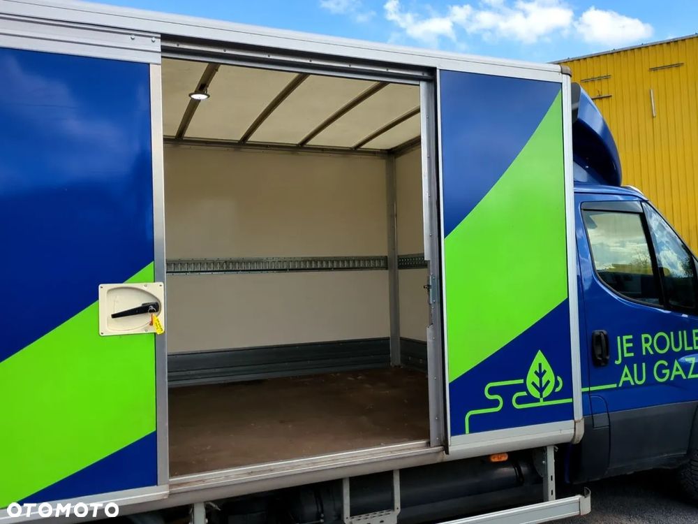 Iveco DAILY CAISSE 7T2 - 23