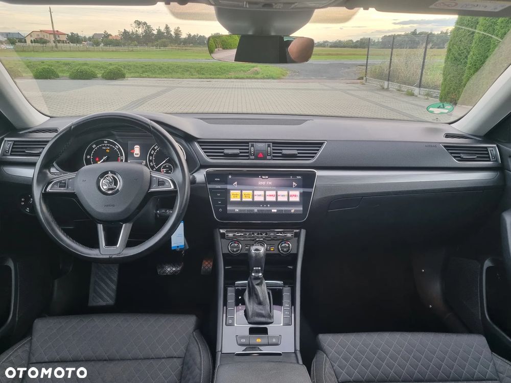 Skoda Superb Combi 2.0 TDI DSG Ambition - 17
