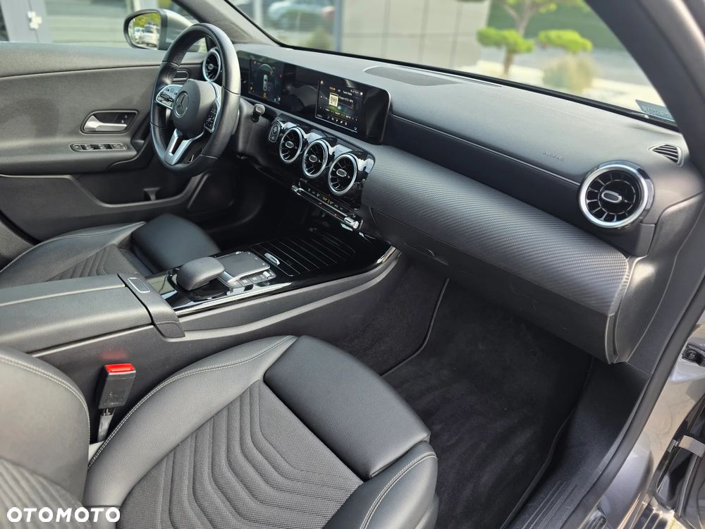 Mercedes-Benz Klasa A 180 Edycja specjalna 7G-DCT - 18