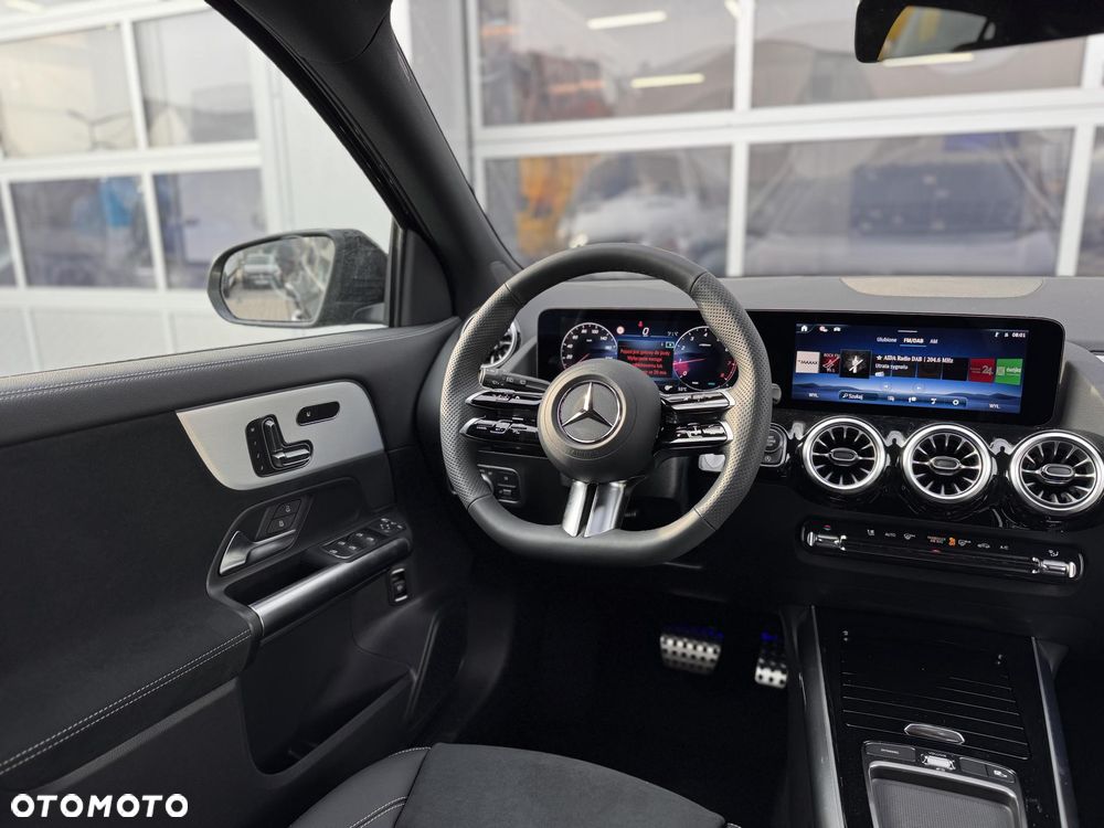 Mercedes-Benz GLA 200 AMG Line - 14