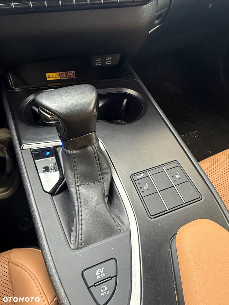 Lexus UX - 14