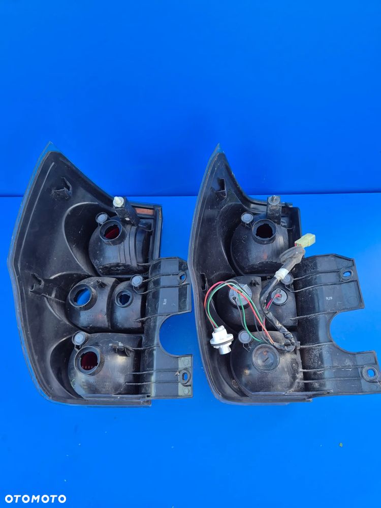 LAMPA PRAWA TYLNA TYŁ SUZUKI GRAND VITARA II 35603-64J1R - 2