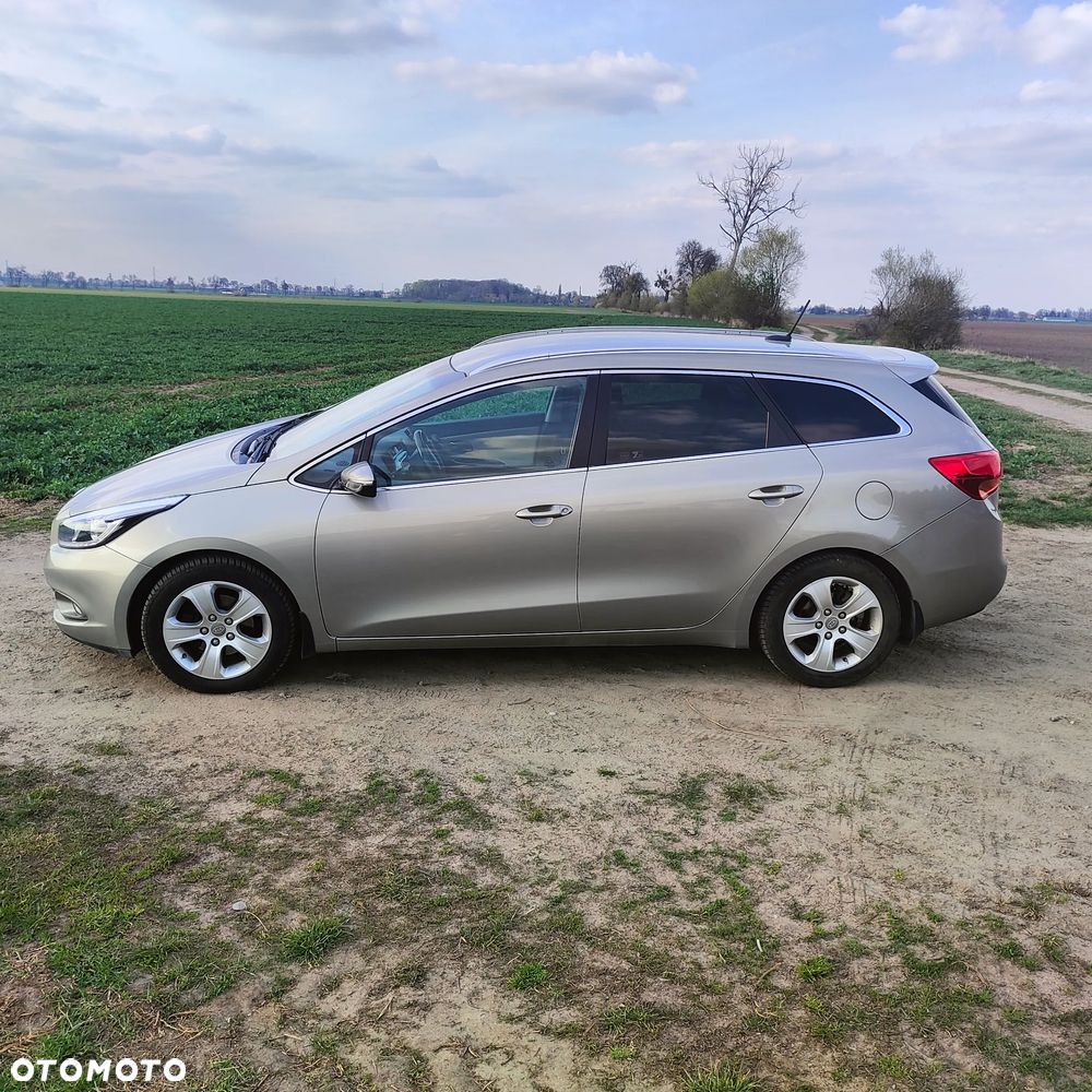 Kia Ceed 1.6 CRDi 128 ISG Platinum Edition - 4