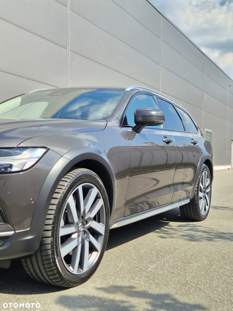 Volvo V90 Cross Country D5 SCR AWD Momentum Pro - 31