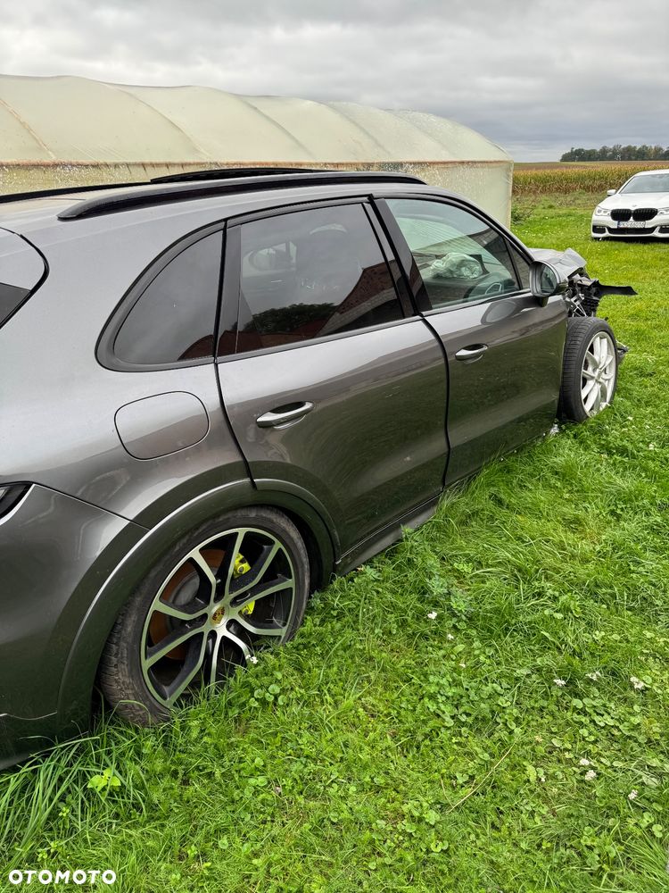 Porsche Cayenne E-Hybrid Platinum Edition - 4