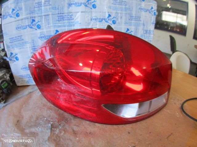 Farol Tras 8200586843 RENAULT CLIO 3 ESTATE FASE 1 2008 1.5DCI 85CV 5P BEGE ESQ ORIGINAL - 1