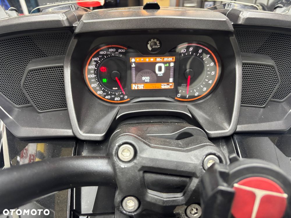 Can-Am Spyder - 24
