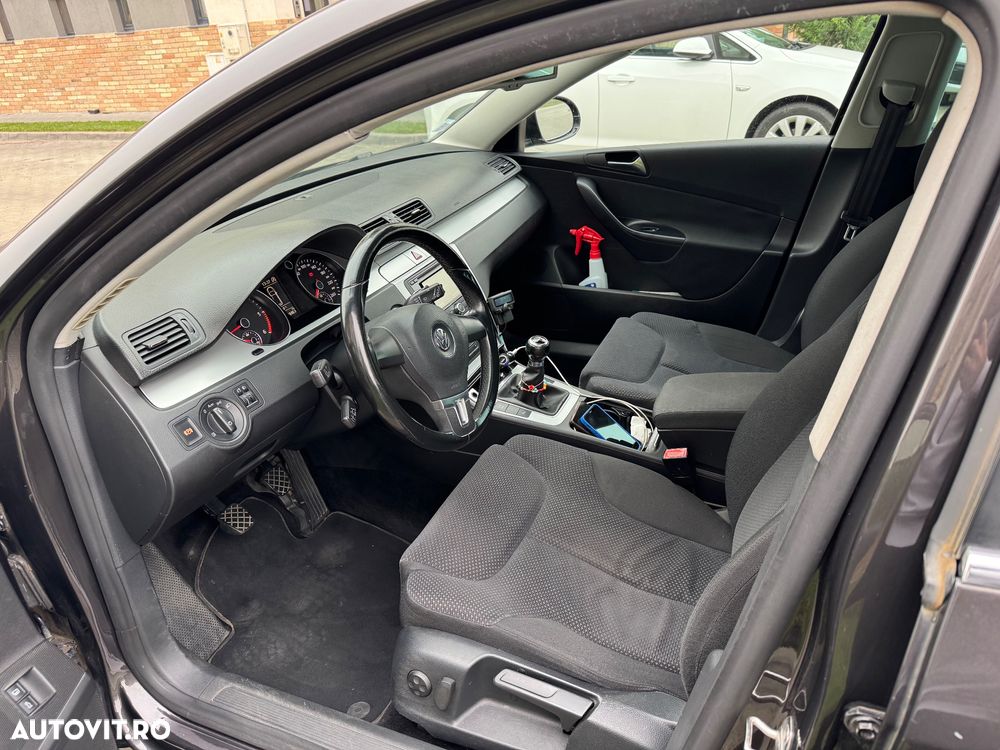 Volkswagen Passat - 12