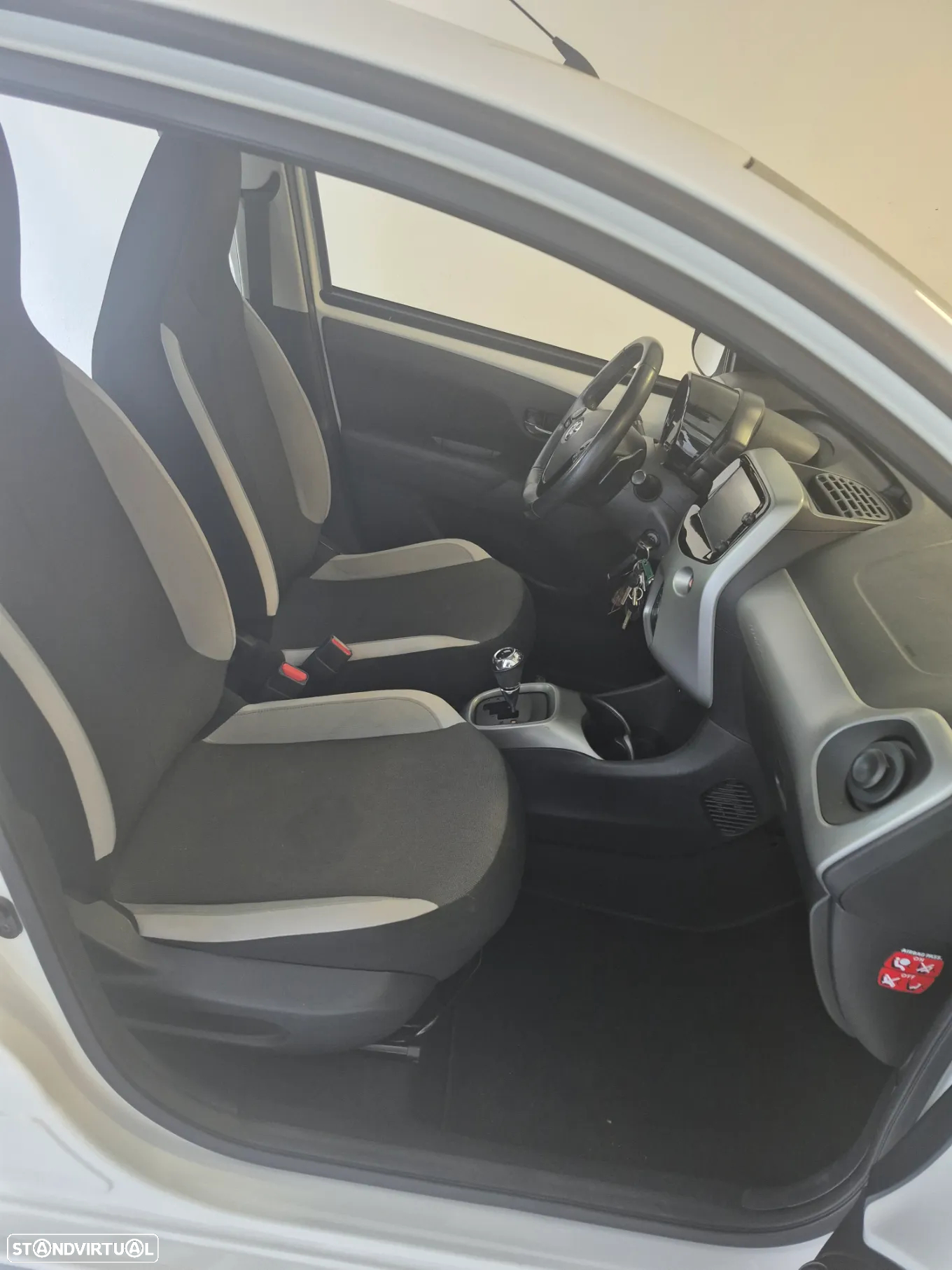Toyota Aygo 1.0 X-Play Plus MM - 11