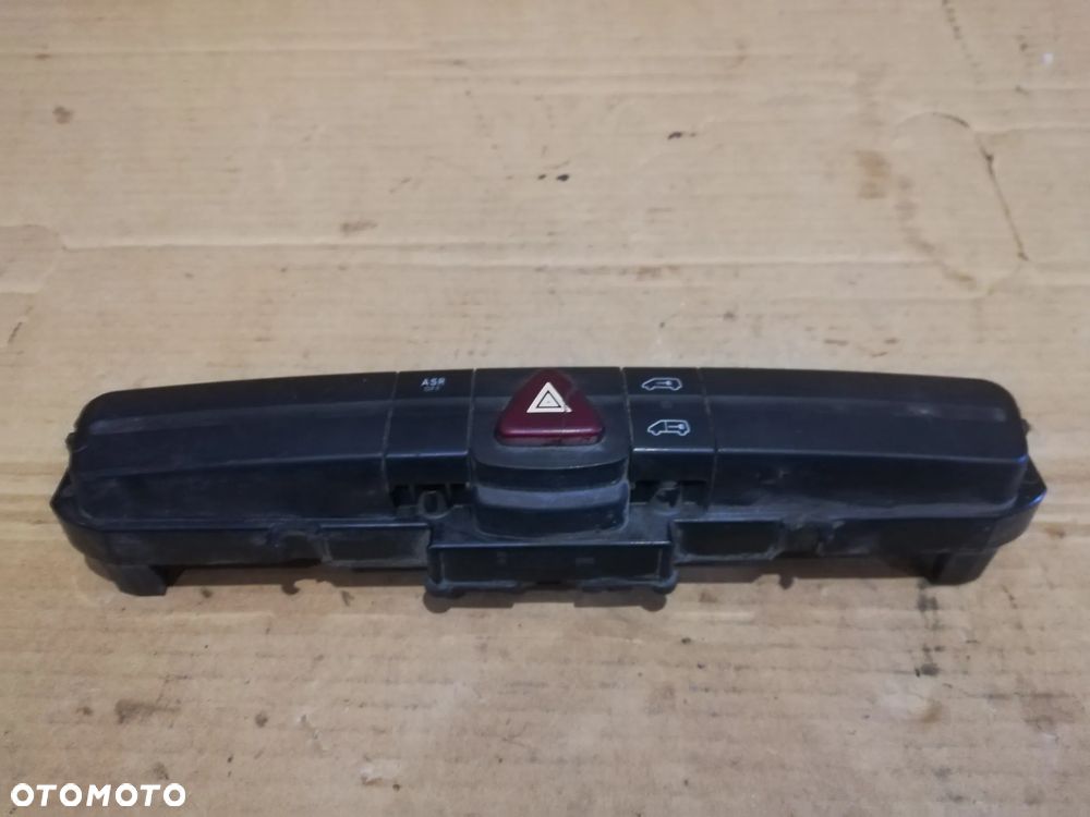 WŁĄCZNIK AWARYJNYCH A9065450107 MERCEDES SPRINTER W906