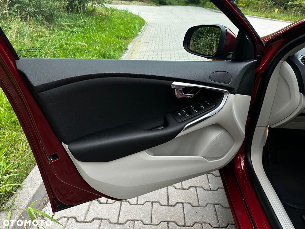 Volvo V40 D3 Geartronic Summum - 26