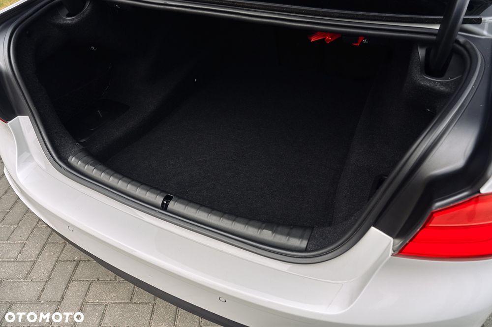 BMW Seria 5 520d xDrive - 18