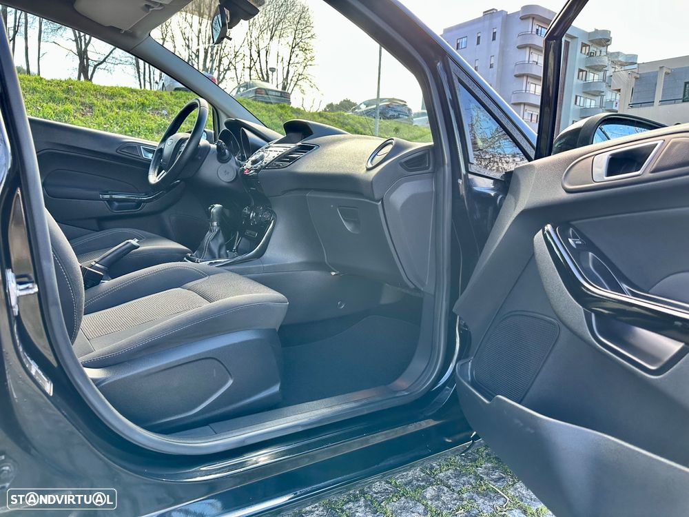 Ford Fiesta 1.5 TDCi Titanium - 32