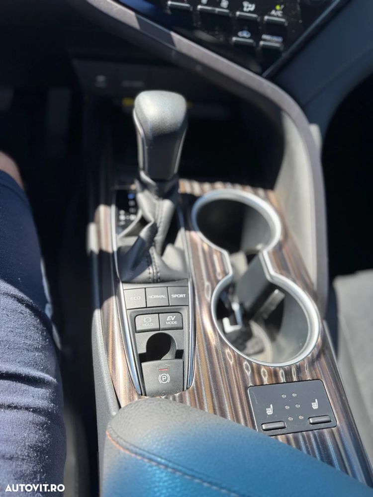 Toyota Camry 2.5 Hybrid Business - 6