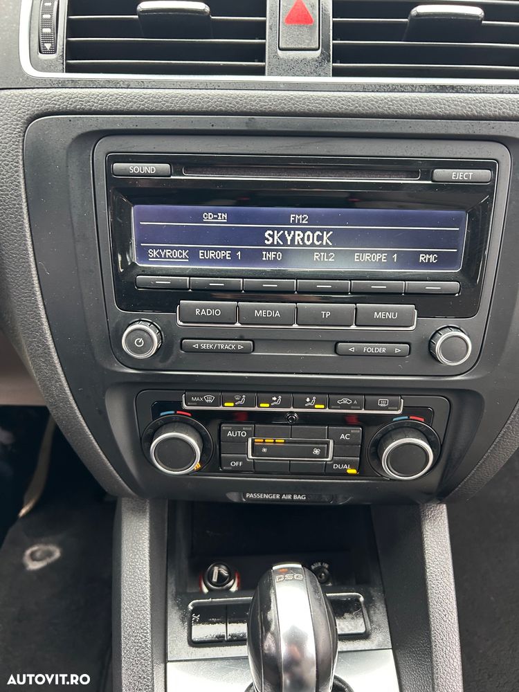 Volkswagen Jetta 1.6 TDI DSG Comfortline - 16