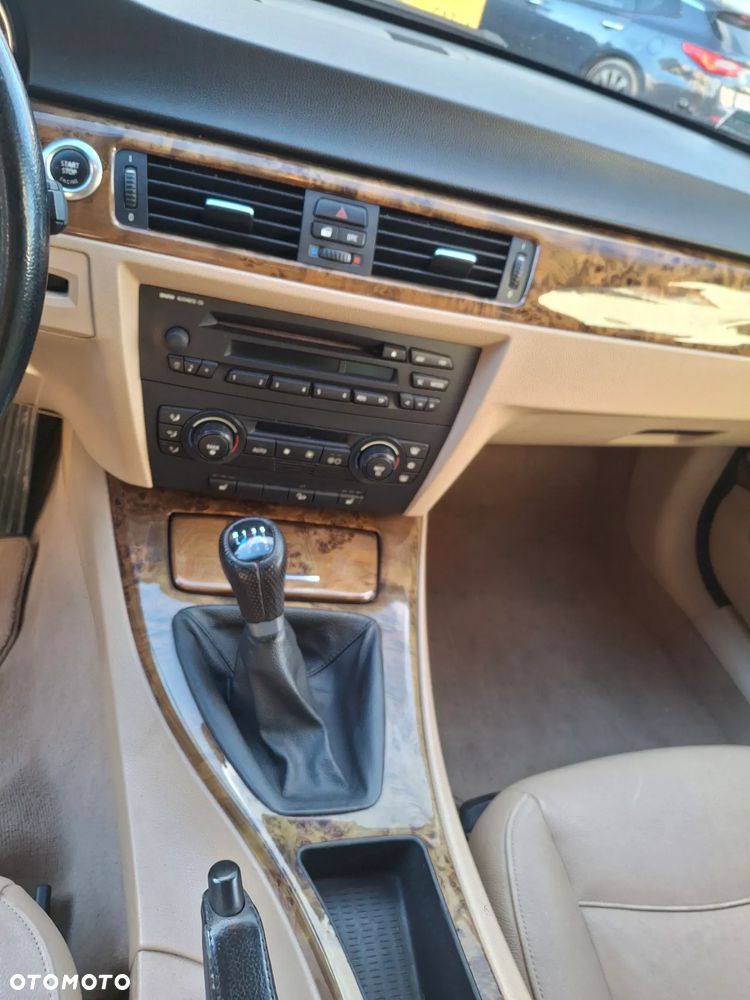 BMW Seria 3 330xi - 12