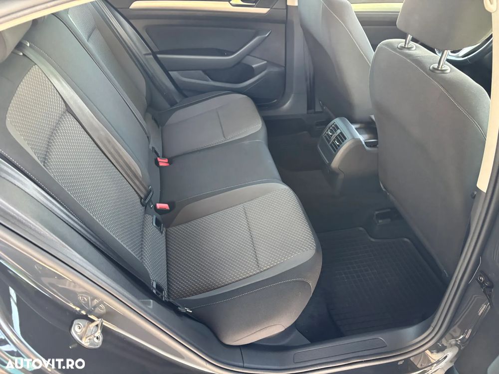 Volkswagen Passat - 24