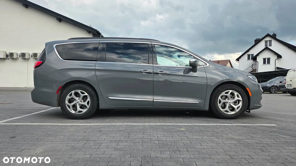 Chrysler Pacifica - 4
