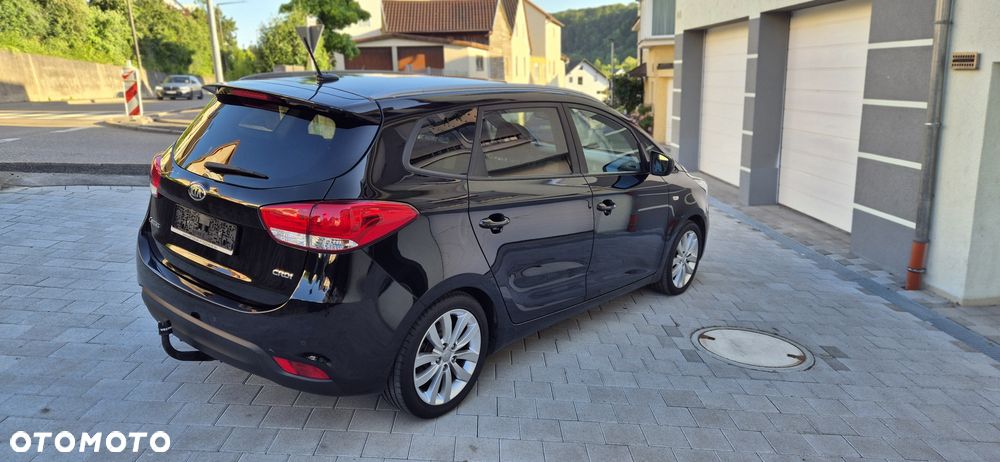 Kia Carens - 2
