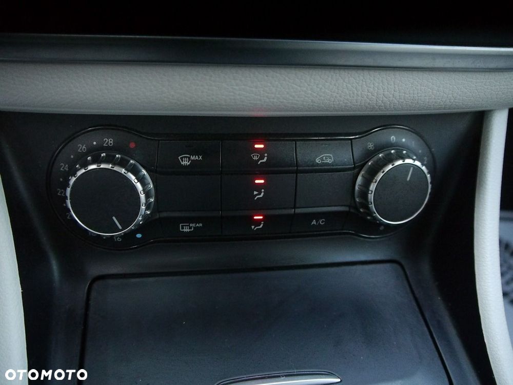Mercedes-Benz GLA 200 UrbanStyle Edition - 22
