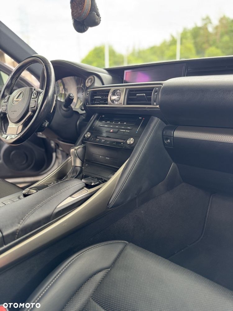 Lexus IS 200t F Sport - 8