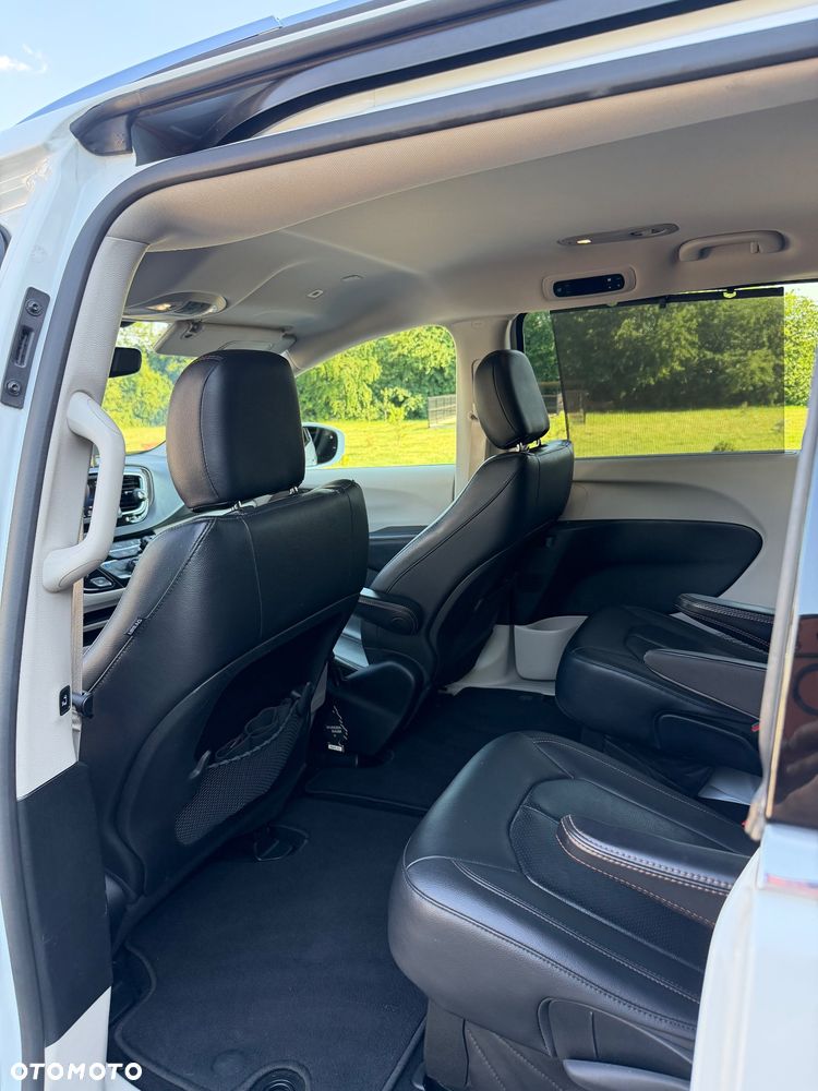 Chrysler Pacifica - 13