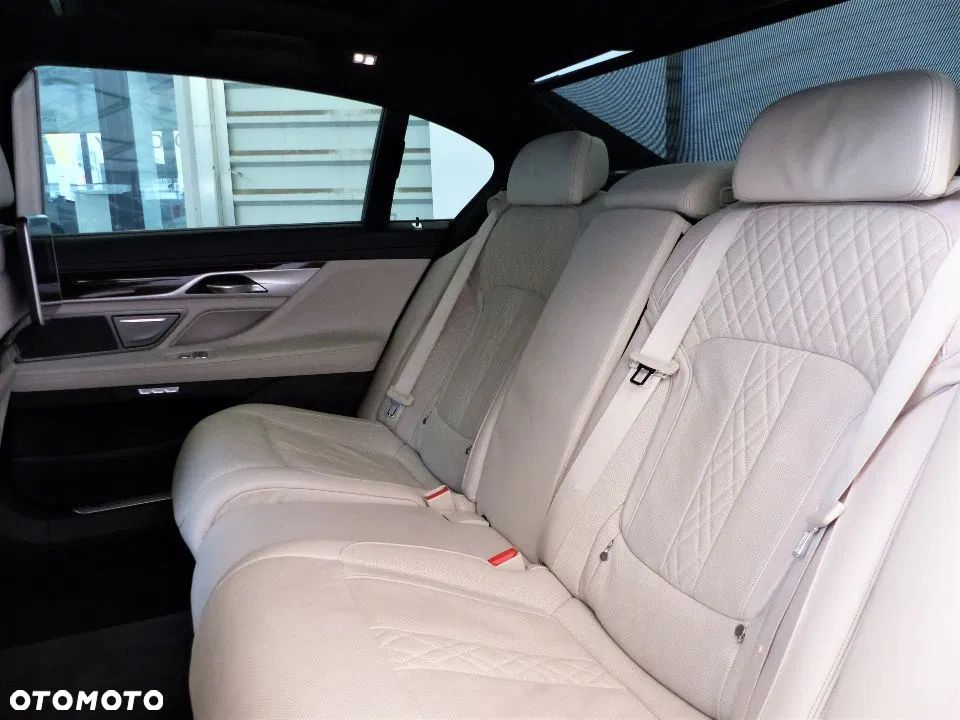 BMW Seria 7 750Li xDrive - 5