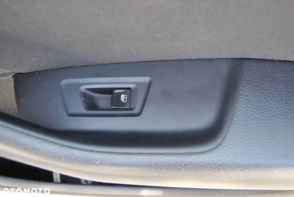 Volkswagen Passat 1.6 TDI BMT Comfortline - 16