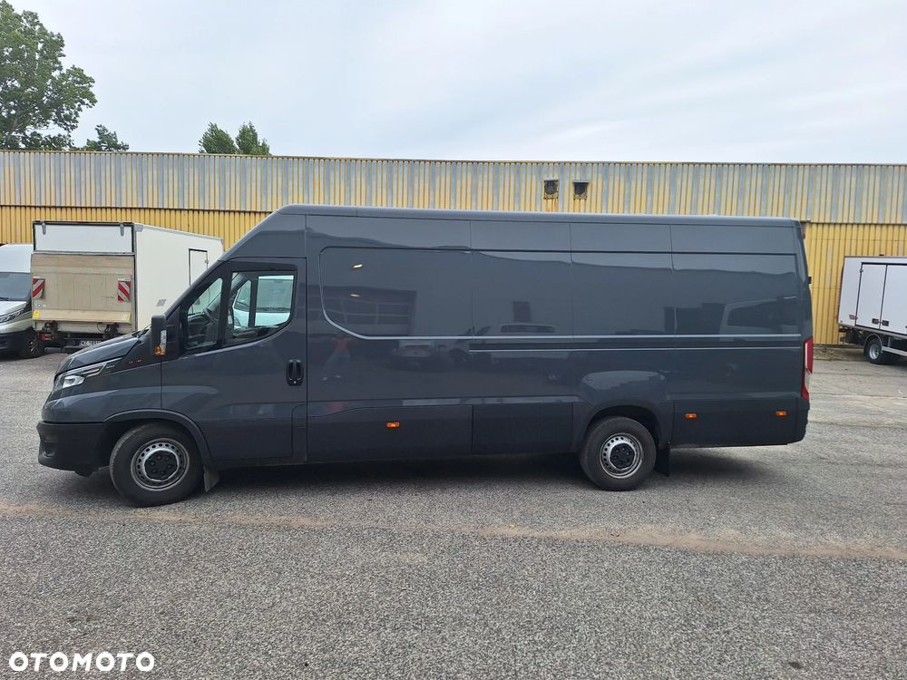 Iveco Daily 35S18 furgon 16m max długi Hak 3,5t Ledy Kamera Sklejka - 4