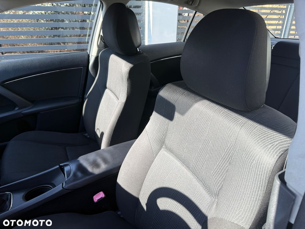 Toyota Avensis 1.8 Comfort - 14