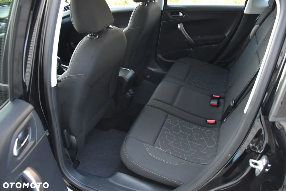 Peugeot 2008 BlueHDi 100 STOP & START Allure - 22