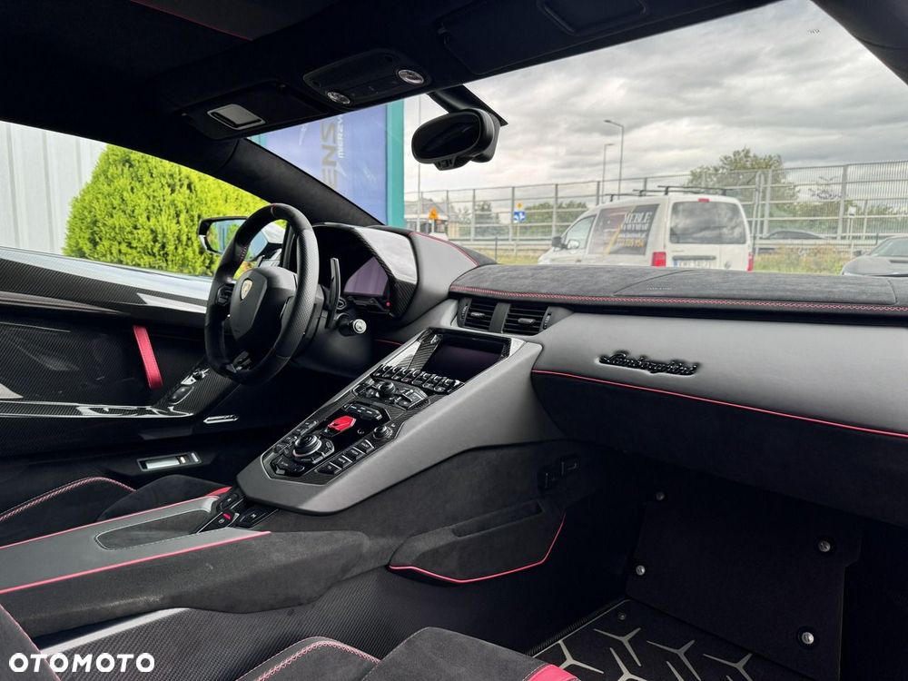 Lamborghini Aventador - 20