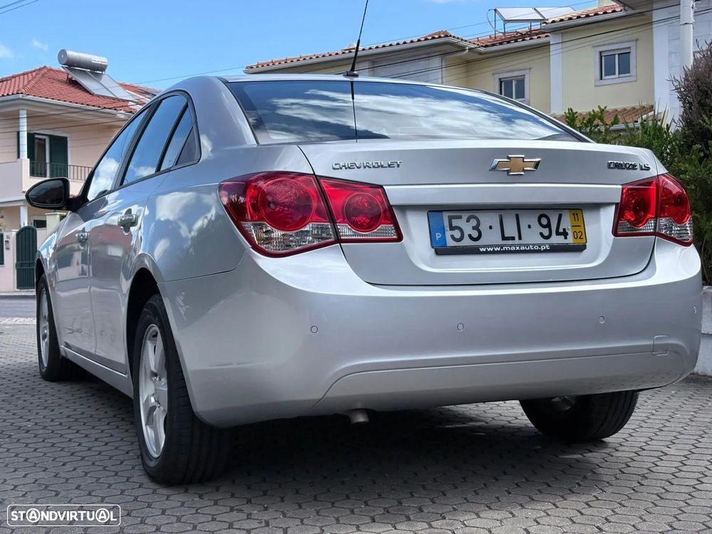 Chevrolet Cruze 1.6 LS - 23