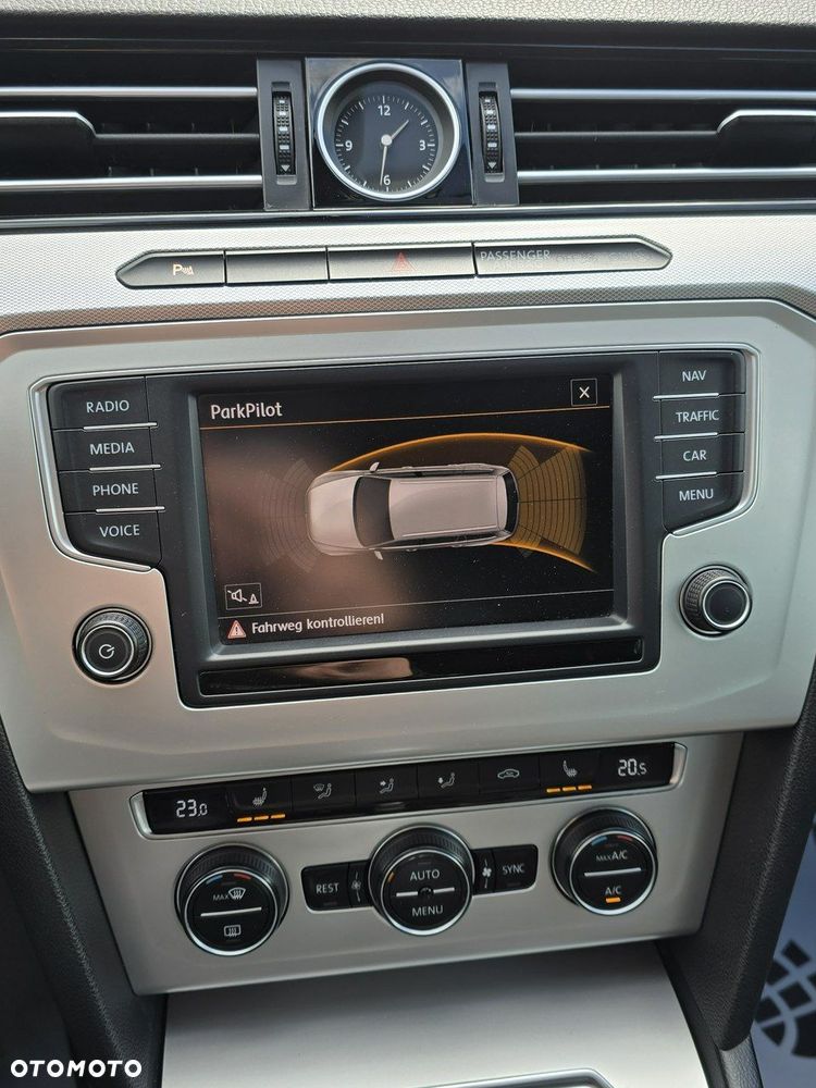 Volkswagen Passat - 30