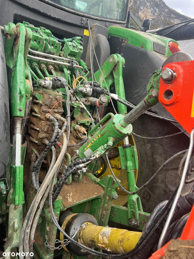 John Deere 6215R - 6