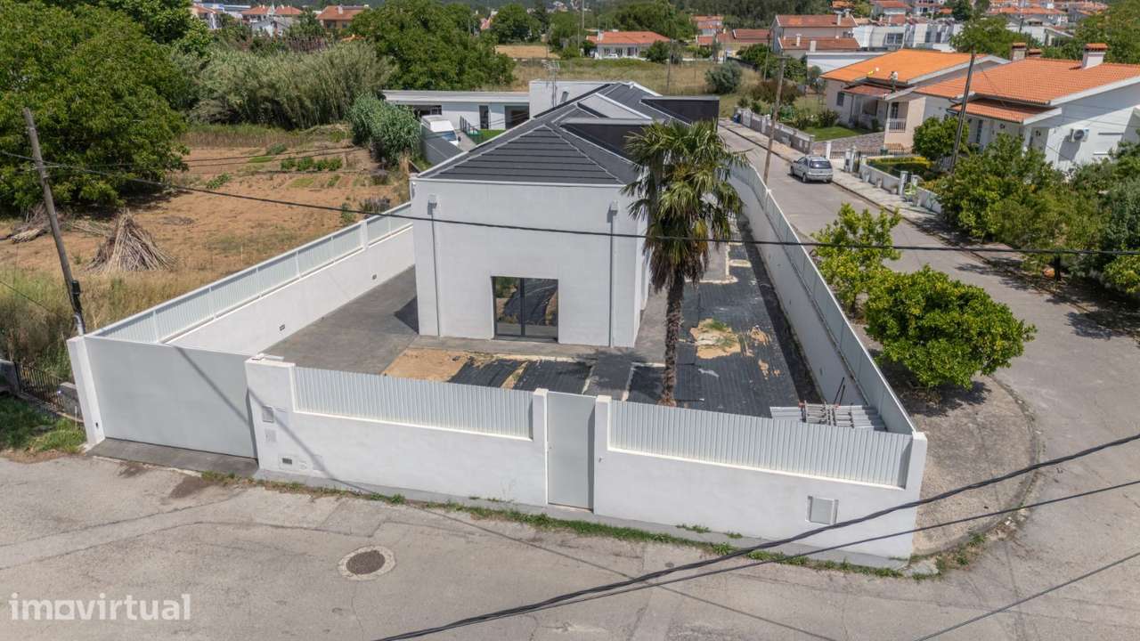 Moradia T3+1 de luxo com piscina salgada e total privacidade - Grande imagem: 3/21