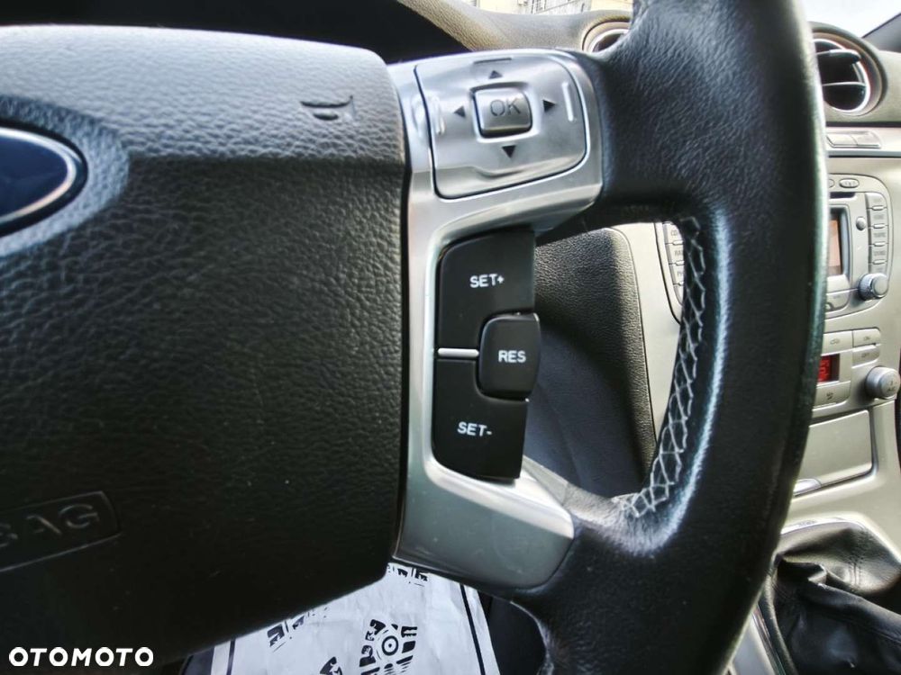 Ford S-Max - 11
