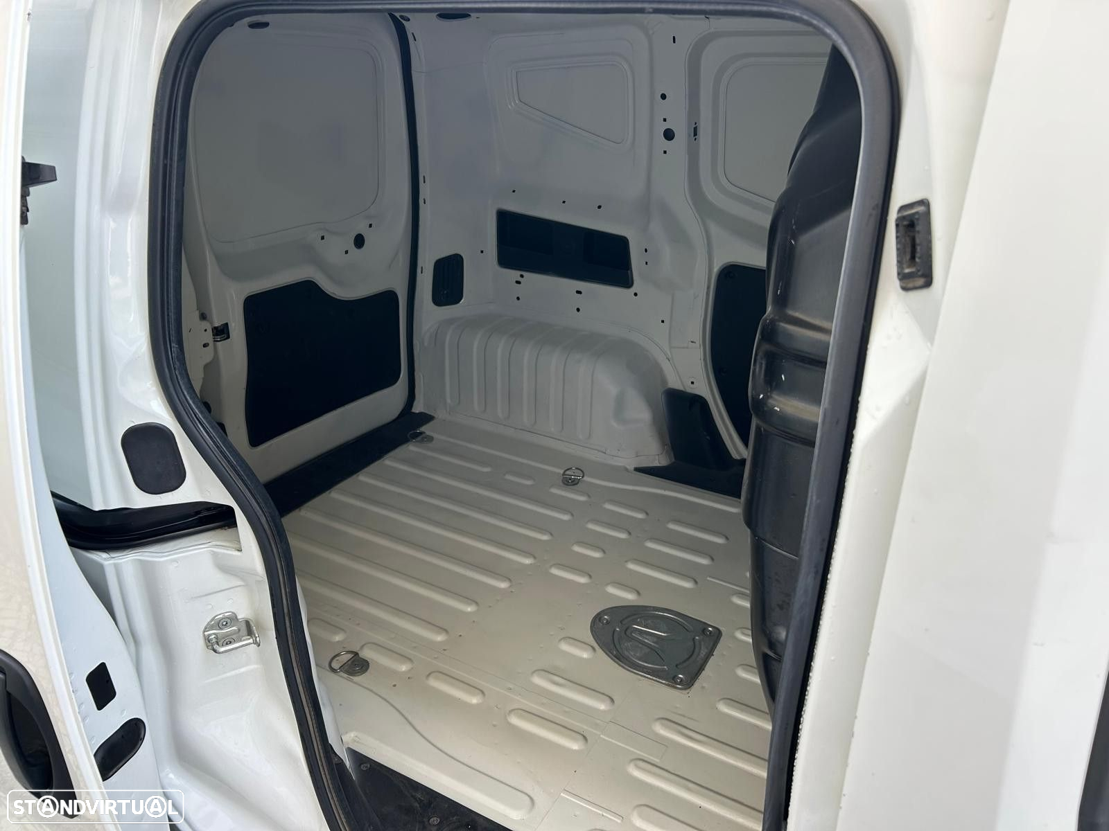 Fiat Fiorino 1.3 M-jet SX - 20