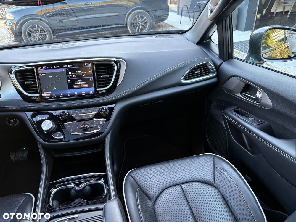 Chrysler Pacifica - 30
