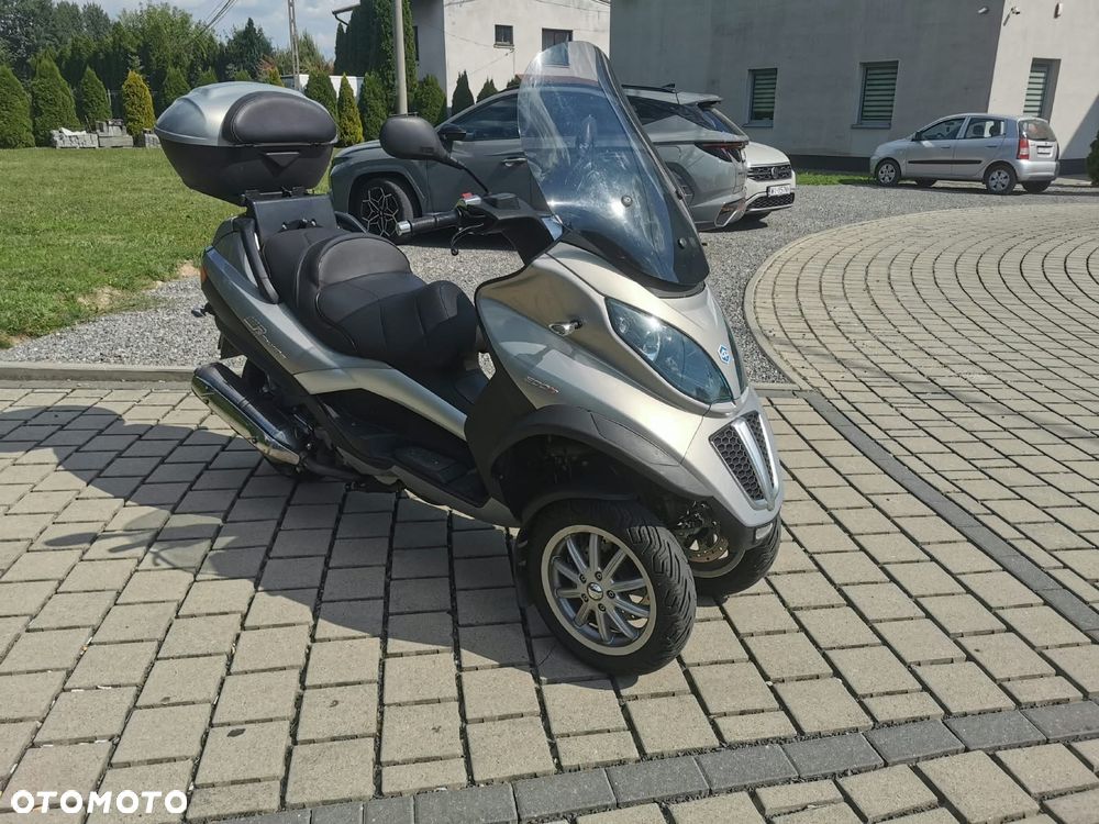 Piaggio MP-3 - 4