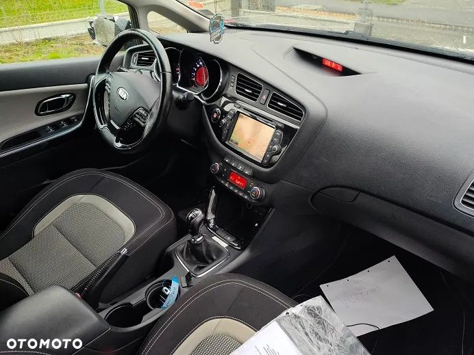 Kia Ceed 1.6 CRDi 128 Dream-Team Edition - 13