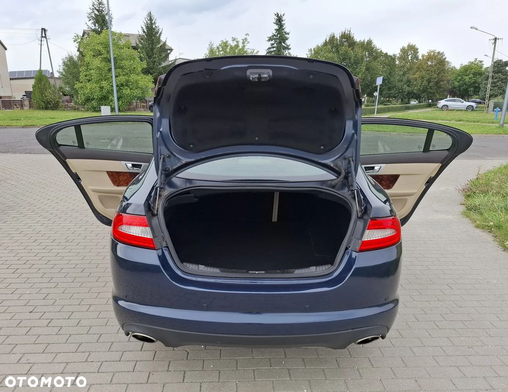 Jaguar XF 3.0 V6 D Luxury - 14