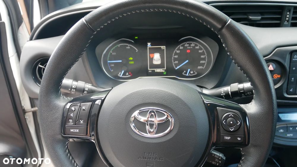 Toyota Yaris Hybrid 100 Selection Platinum - 19