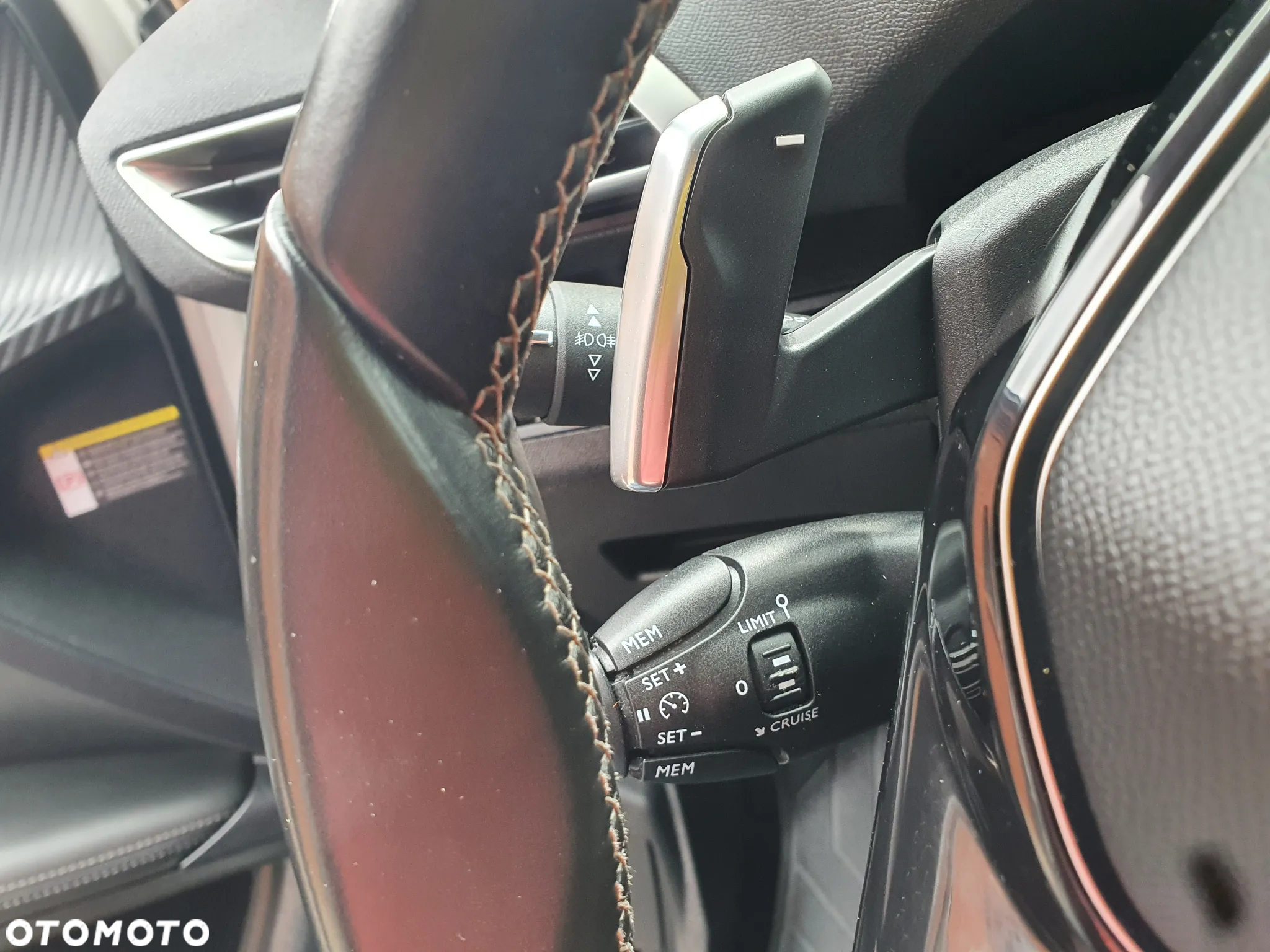 Peugeot 3008 1.2 PureTech Allure S&S EAT8 - 19