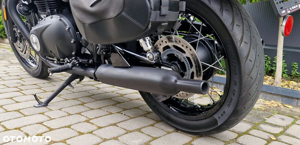 Triumph Bonneville - 25