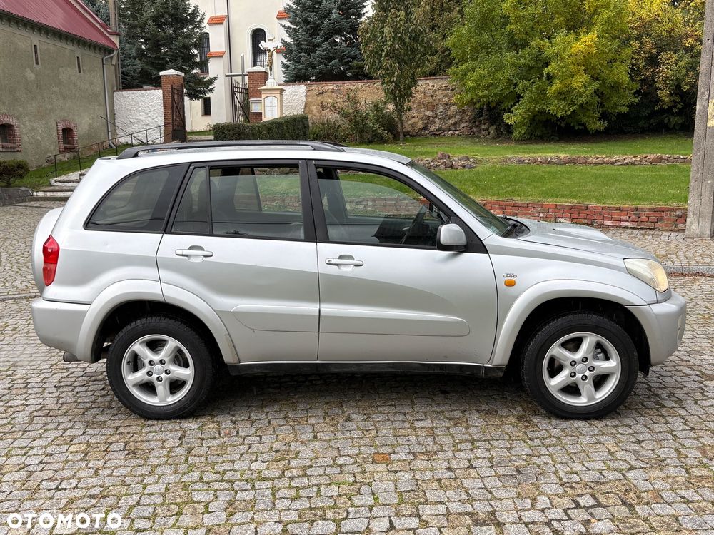 Toyota RAV4 2.0 D-4D 4x4 - 4