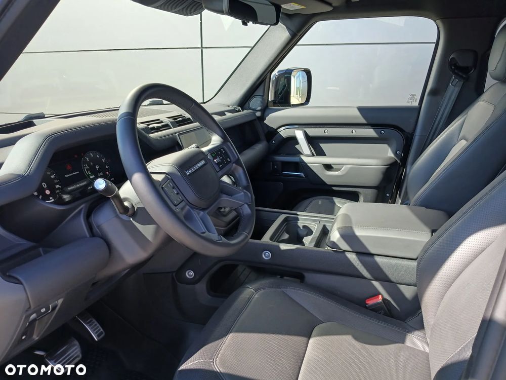 Land Rover Defender - 7