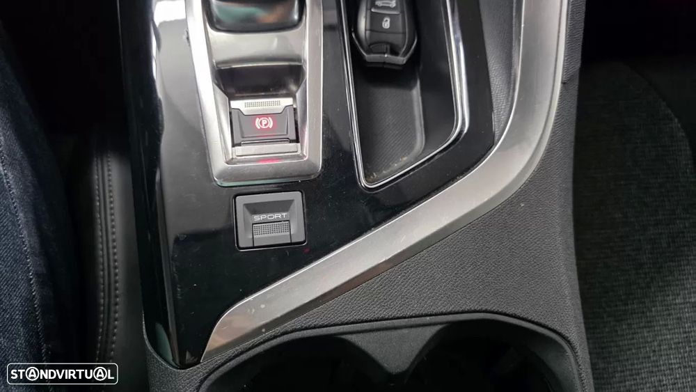 Peugeot 3008 1.2 PureTech Allure EAT6 — fotografia 13